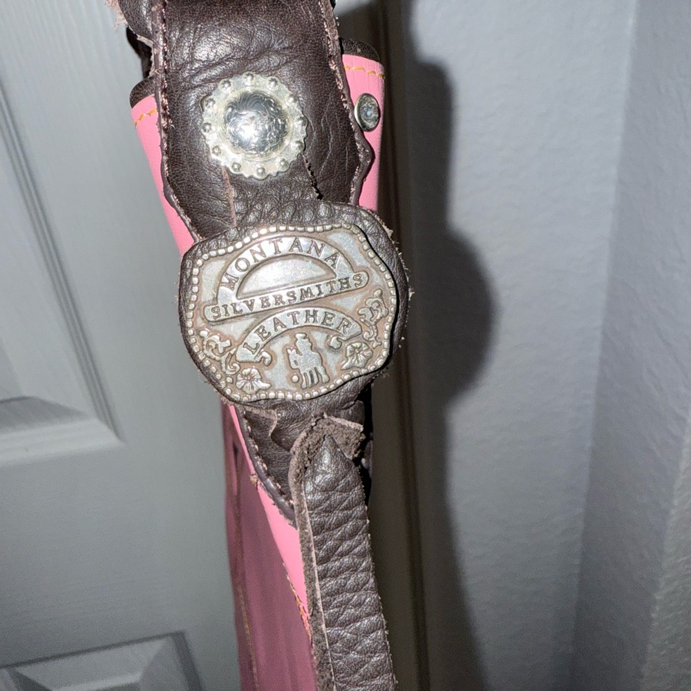 Montana Silversmiths Pink and Black Western Bag
Excelente use condition. - Picture 5 of 9